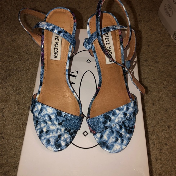 Snake print heels - Picture 3 of 6